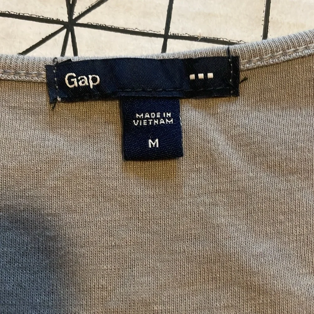 Gap silver sequin sparkly tank top, size medium - Picture 4 of 8